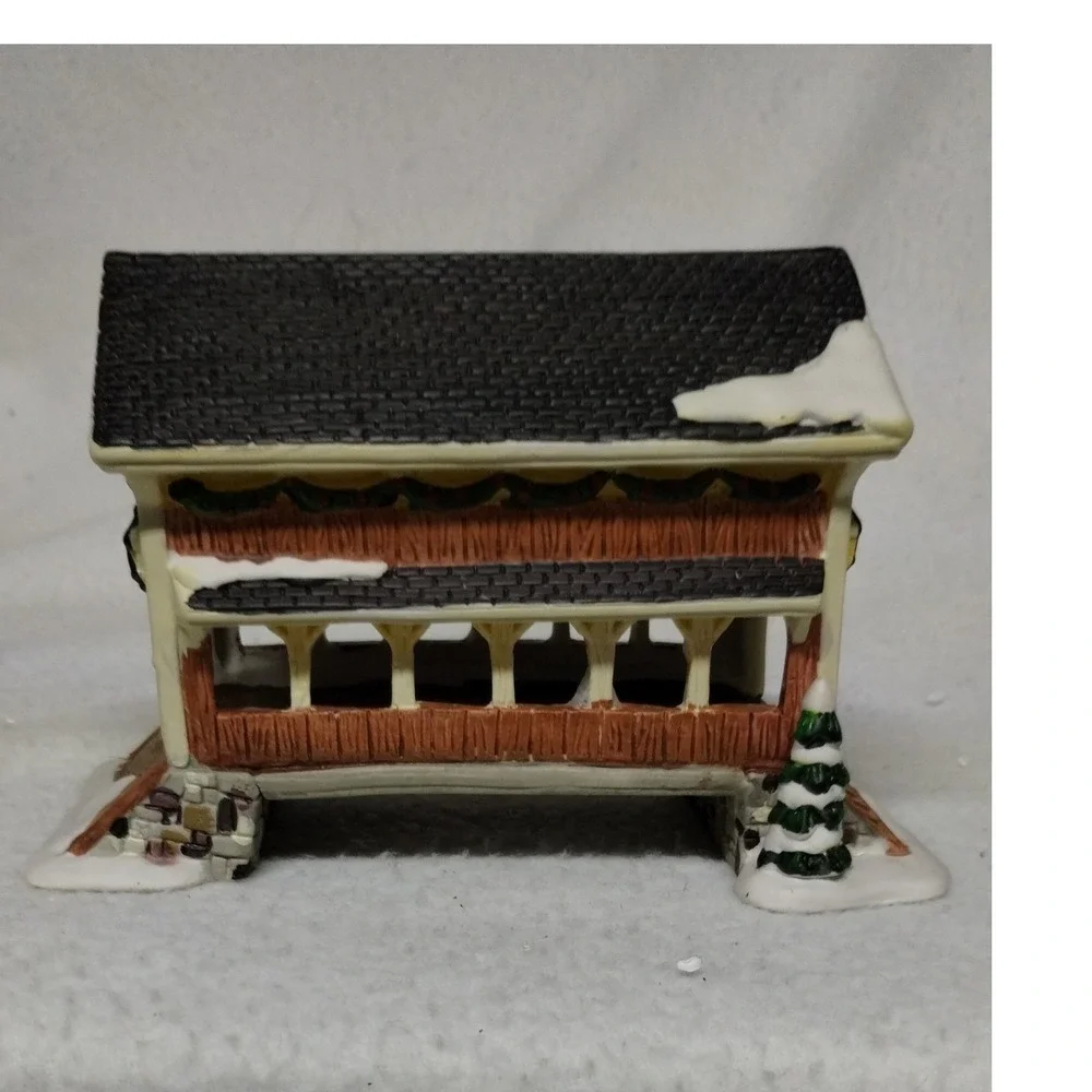 Home Accents Holiday Canterbury‎ Lane Covered Bridge Christmas Village Decor